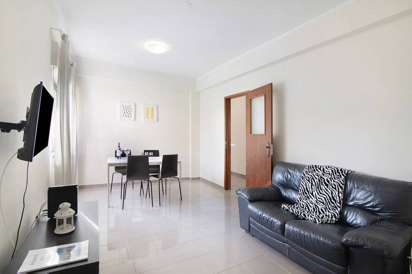 Foto 3 von 19: Ferienwohnung 'Matinhos House' mit Balkon, WLAN und Klimaanlage