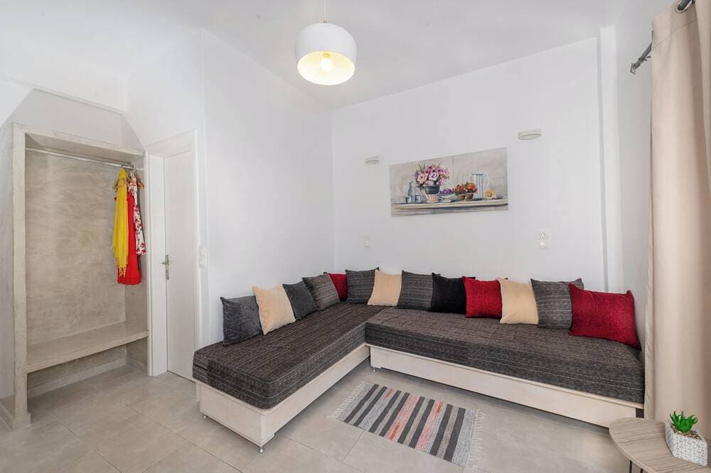 Foto 13 von 25: Aislin House: Where Beachfront Bliss Meets Santorini Charm!