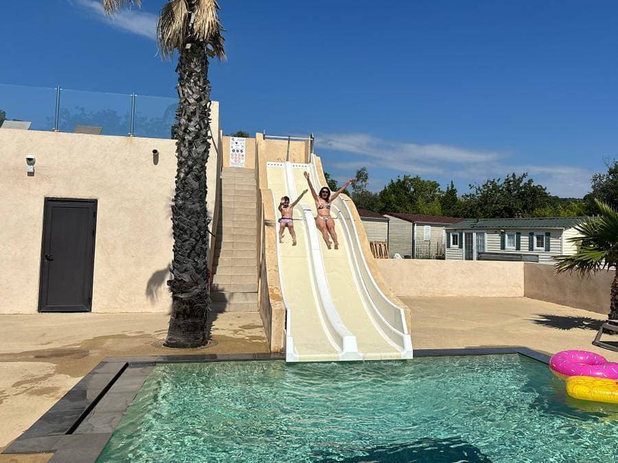 Foto 6 von 35: Camping Tikayan Domaine du Golfe de Saint Tropez - Mobilheim 2 personen - Tennessy Standard.