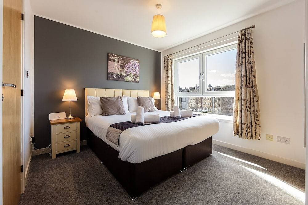Foto 2 von 21: Modern, Spacious City Apartment, Lift, Balcony, Free Wi-fi & Parking, Fab views,