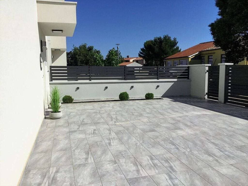 Foto 10 von 42: Ferienhaus in Peroj mit Schwimmbecken