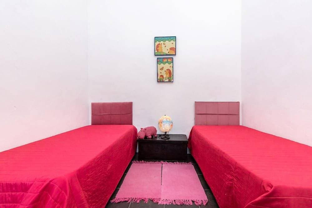 Foto 4 von 30: Bartsia Pink Villa, Schwimmbad, Garten, Terrasse, Parkplatz, Wifi!Neu!
