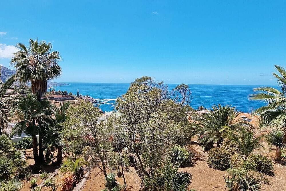 Foto 10 von 21: La Fajana ,vistas al mar con terraza y jardín priv