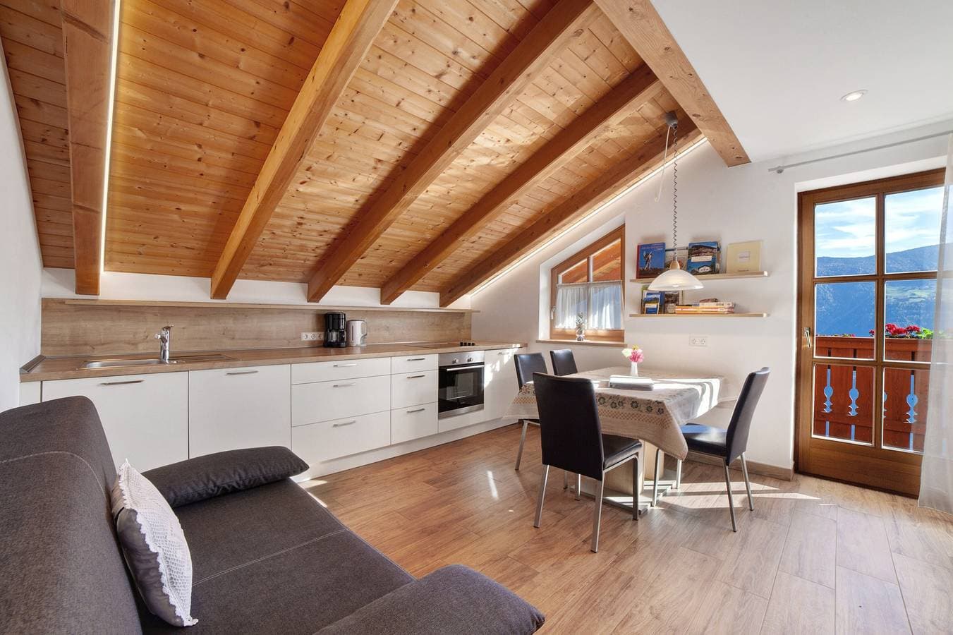 Foto 5 von 20: Ferienwohnung 'Ausergrubhof Wohnung Partschins' mit Bergblick, Gemeinschaftsgarten und WLAN