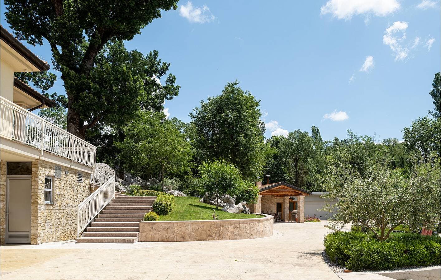 Foto 8 von 61: Ferienhaus für 12 Personen mit Garten