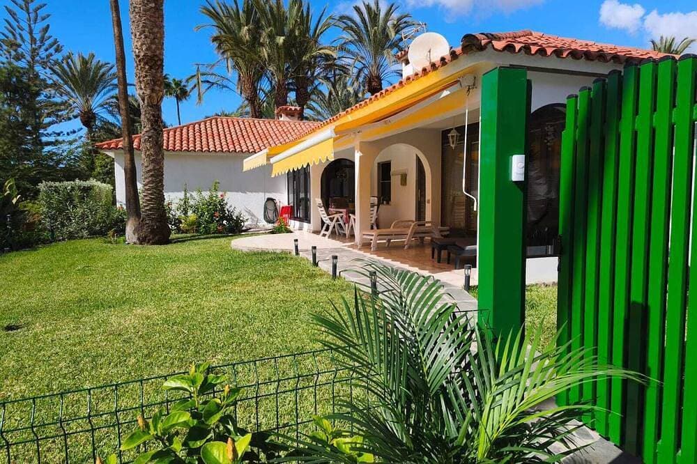 Bungalow just a few minutes from the Maspalomas Dunes and Playa del Ingles. 1