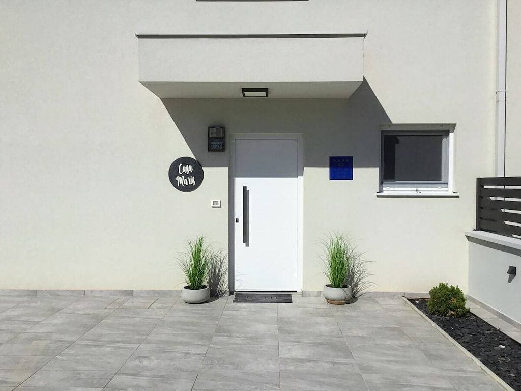 Foto 8 von 42: Ferienhaus in Peroj mit Schwimmbecken