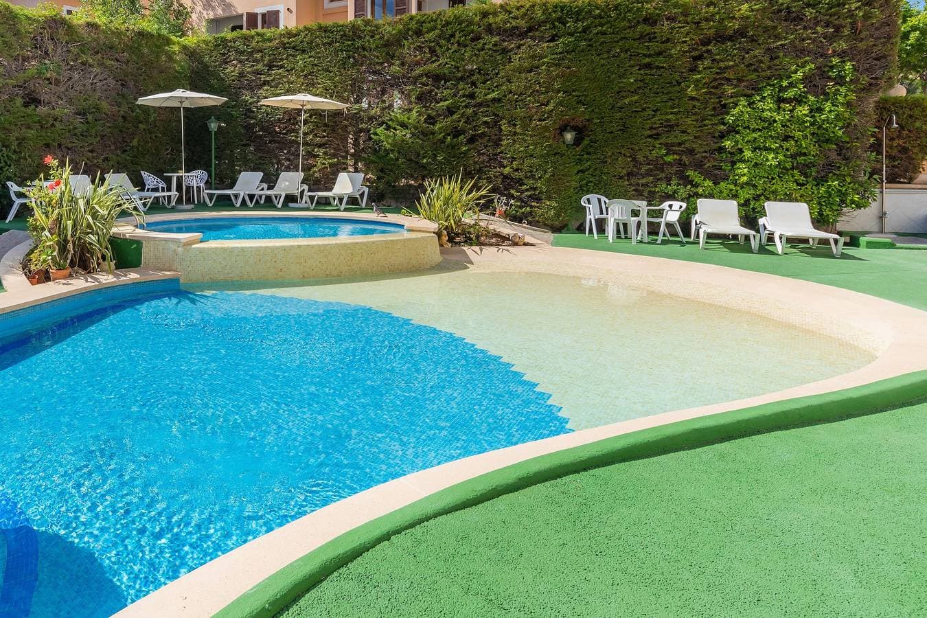 Foto 4 von 43: Strandnahes Apartment mit Zugang zum Pool, einer privaten Terrasse, Klimaanlage und WLAN