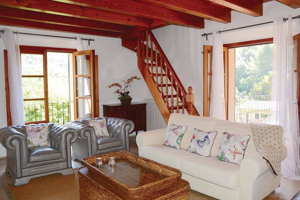 Foto 7 von 30: Nice home in Fornalutx with house a mountain view