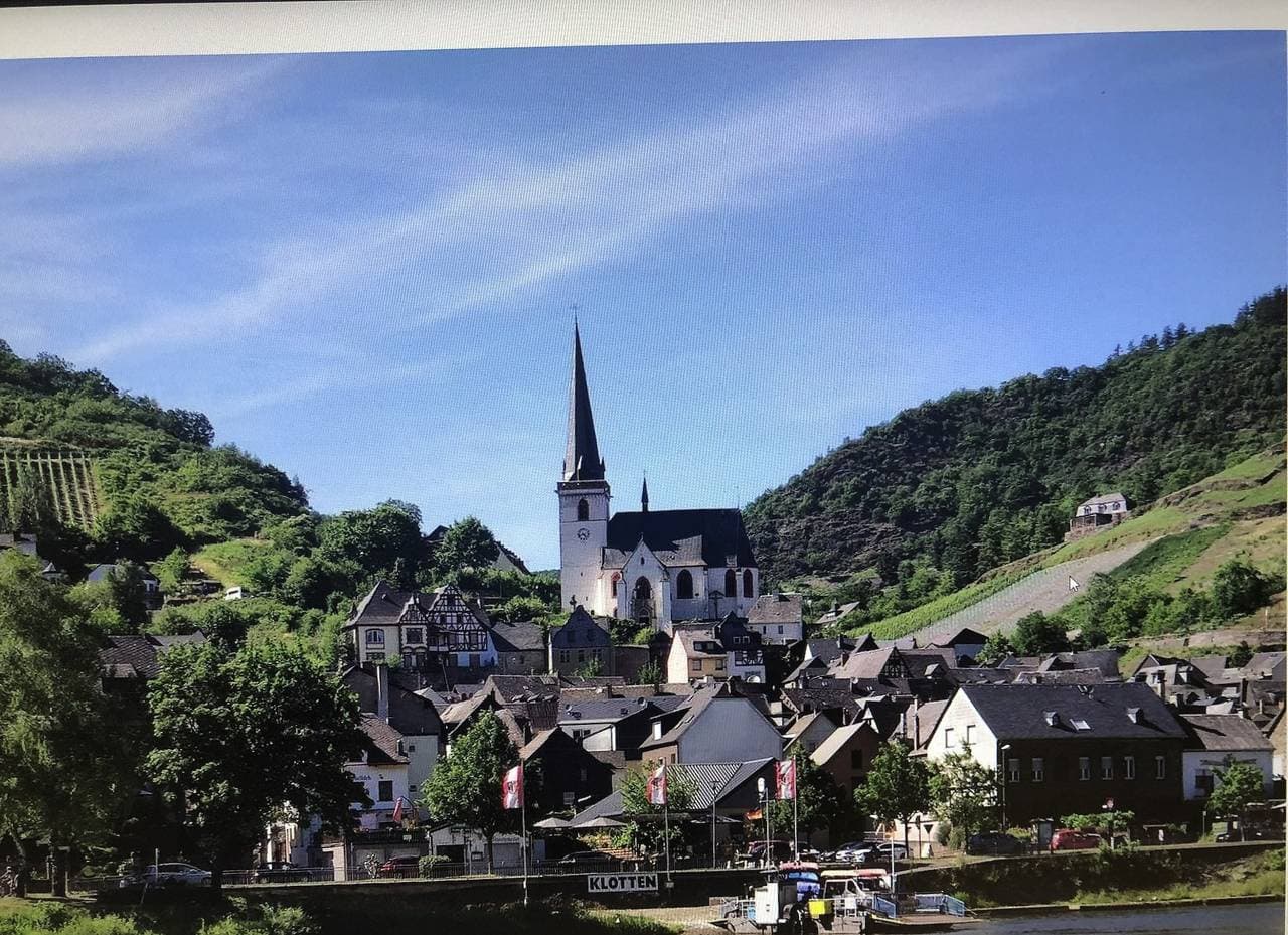 Foto 7 von 35: Zimmer 1 im 1. Og' Weinberg Anna, mit Gemeinschaftsgarten, Balkon und WLAN, sowie Gemeinschaftsküche