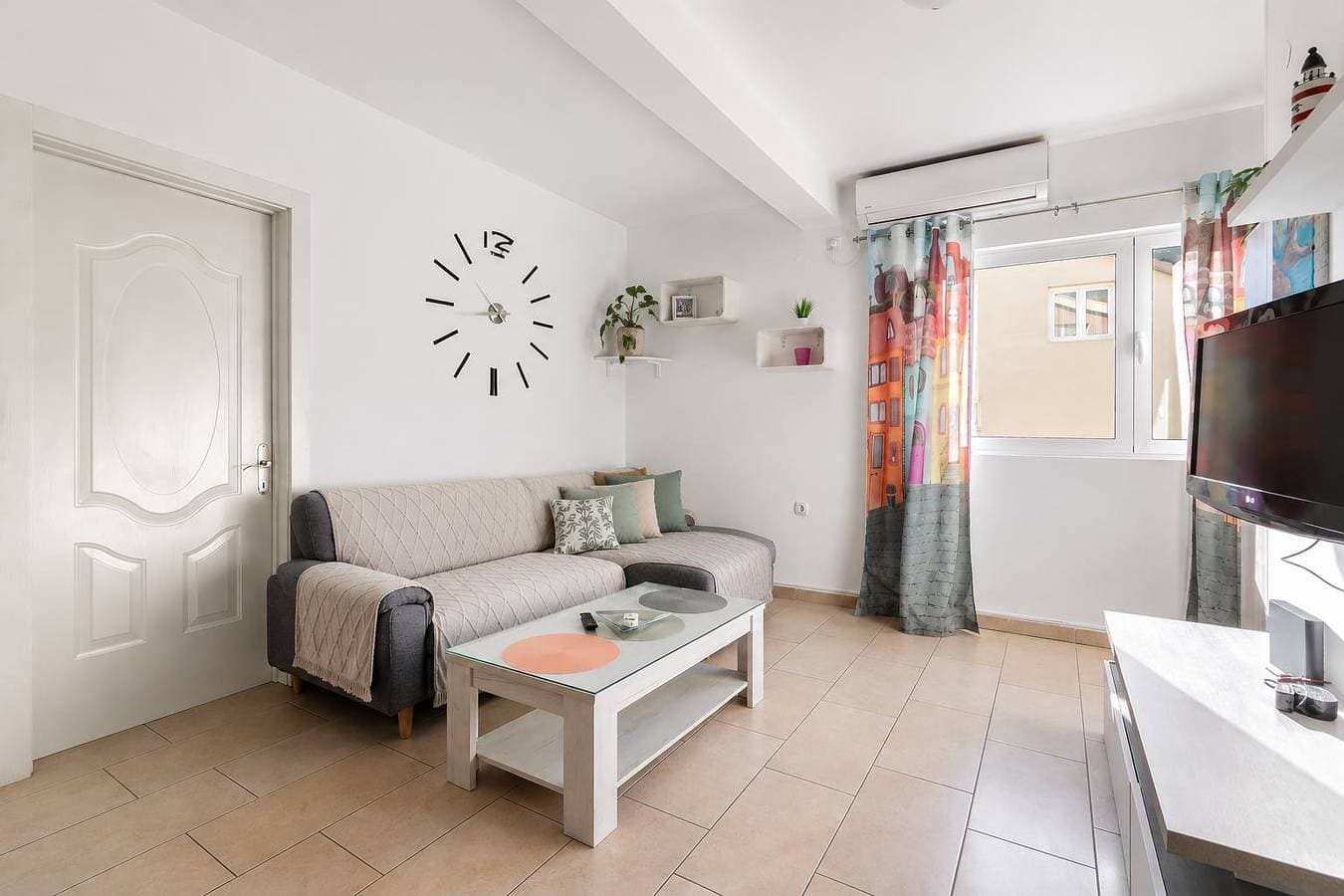 Foto 4 von 9: Modernes Apartment am Meer mit Balkon - Erika, Donja Lastva