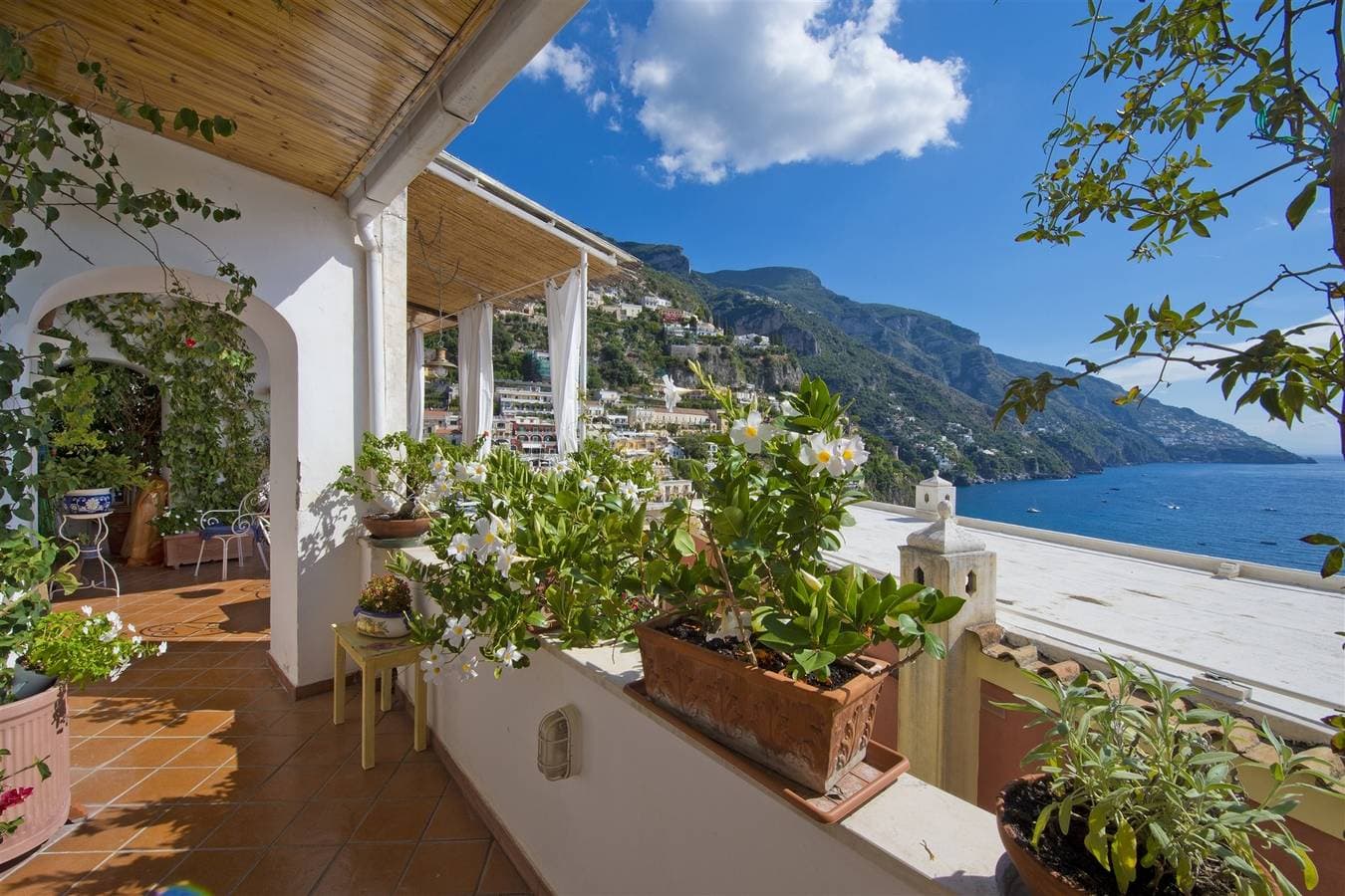 Foto 7 von 47: Villa für 6 Personen mit Balkon