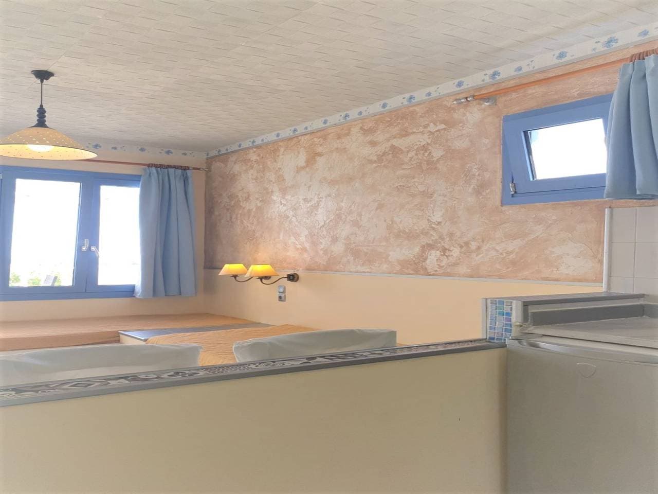 Foto 3 von 12: Standard-Großraumwohnung in der blauen Ägäis mit Gemeinschaftspool, Küche und Klimaanlage