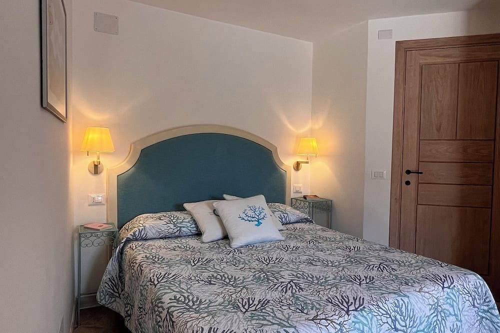 Foto 5 von 30: Exclusive with big garden, view on Molara Island, walking distance from the sea