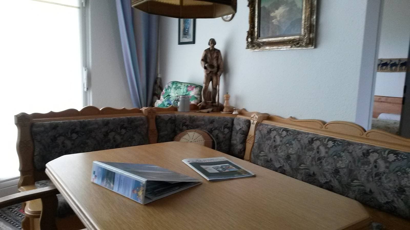 Foto 4 von 27: Ferienwohnung 'Schönblick' mit Blick auf den See und Balkon