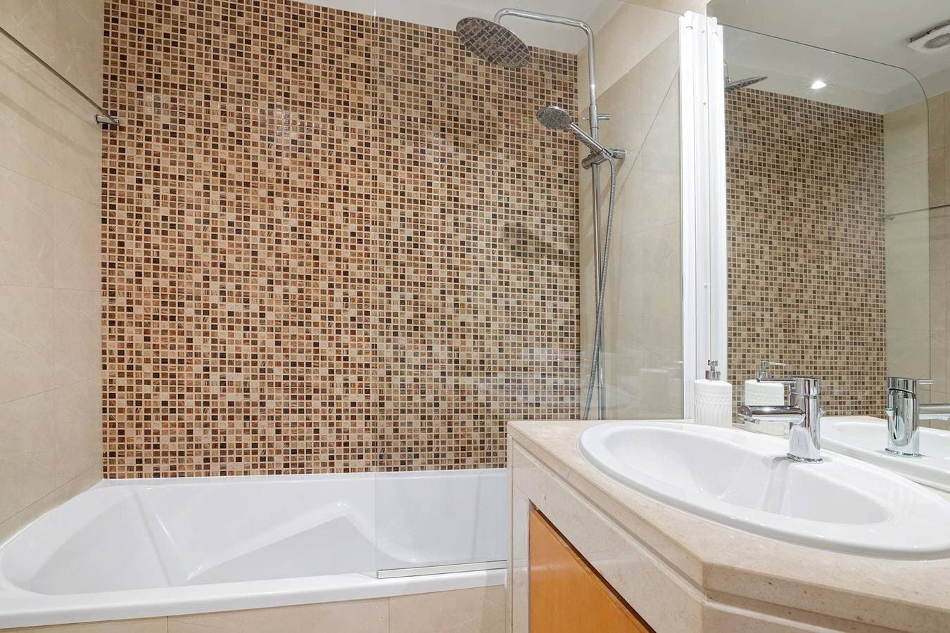 Foto 13 von 22: Apartment 'Do Vale Holidays' mit Gemeinschaftspool, WLAN und Klimaanlage