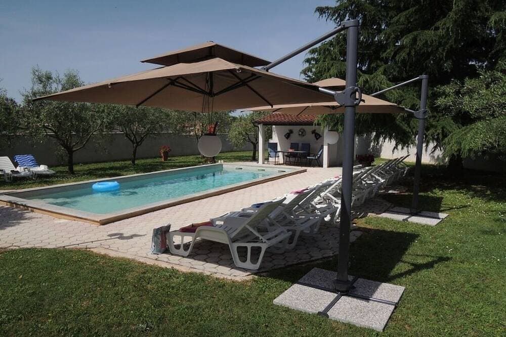 Ferienhaus in Poreč mit Terrasse, Klimaanlage, W-Lan, Spülmaschine (4400-3) 1