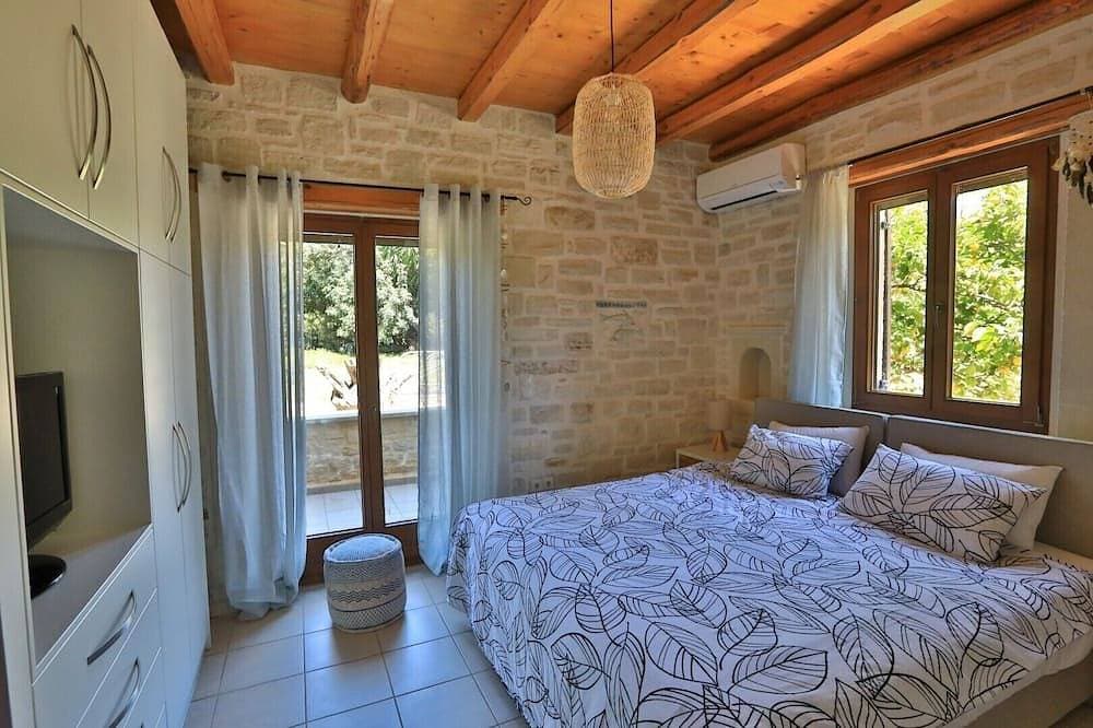 Foto 4 von 30: Villa Harmony, traumhafter Ausblick, Pool 12 m, Tischtennis, Natursteinvilla