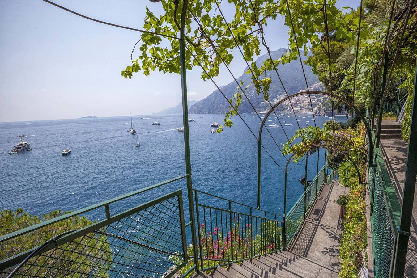 Foto 7 von 73: Amore Rentals - Villa Lo Scoglio con Accesso Diretto al Mare e Giardino