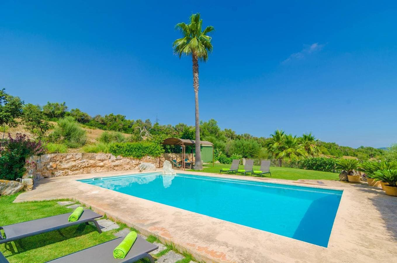 Foto 3 von 54: Villa für 8 Personen mit Terrasse