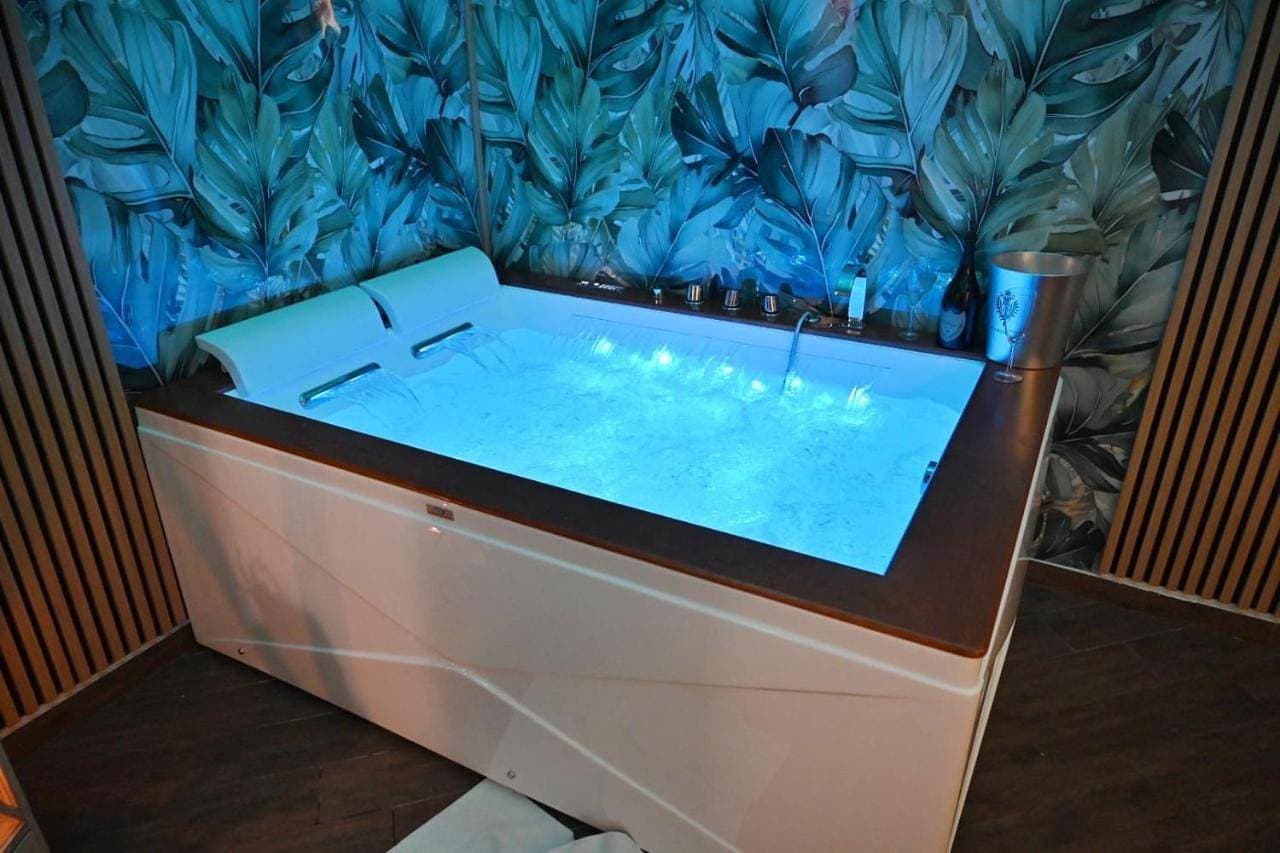 Foto 13 von 37: Queen Suite with Spa Bath