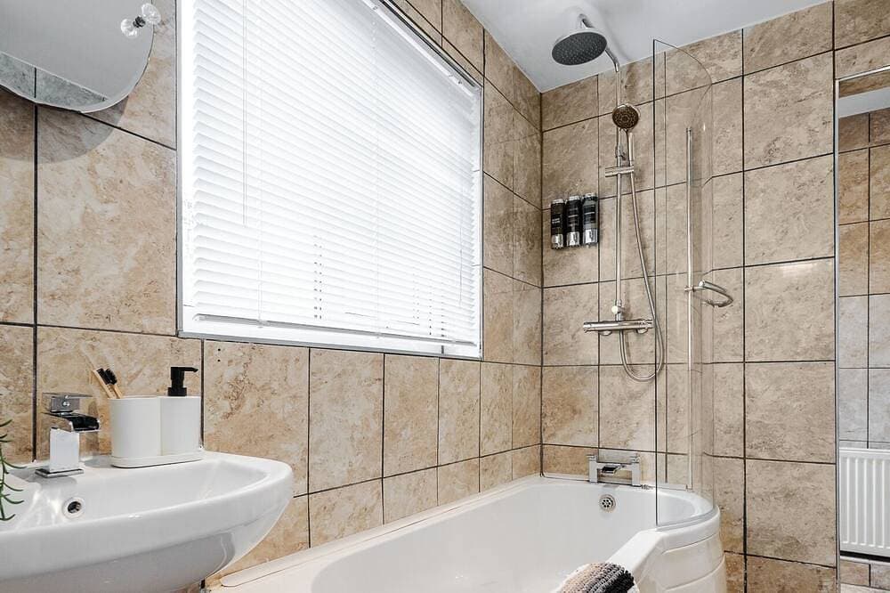Foto 3 von 30: Cosy 2 bed home for Contractors, Getaways and Business Travellers w/Free Parking