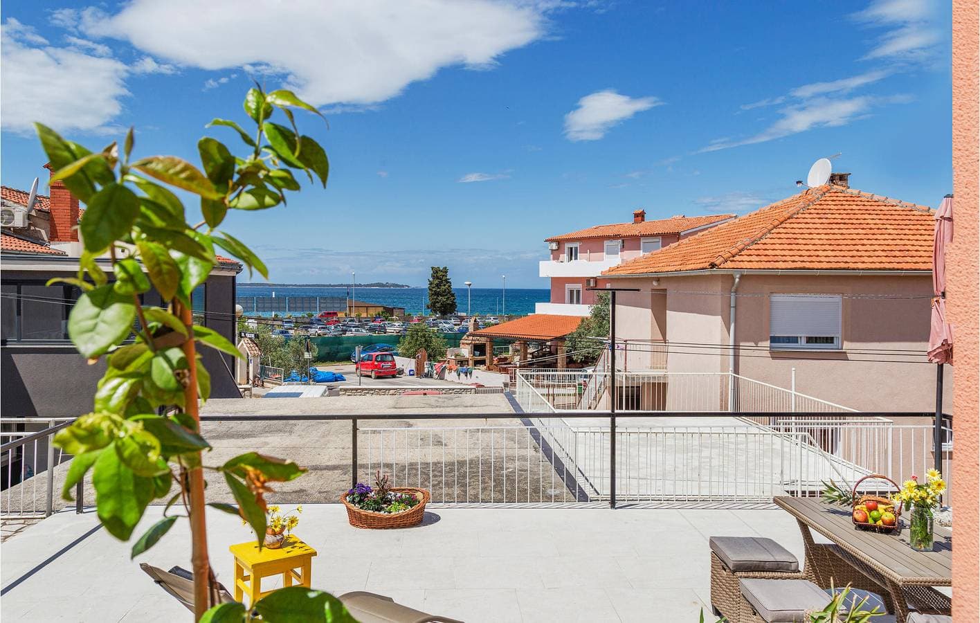 Foto 4 von 28: Apartment am Meer mit Terrasse, WLAN und in der Nähe von Restaurants – Peroj