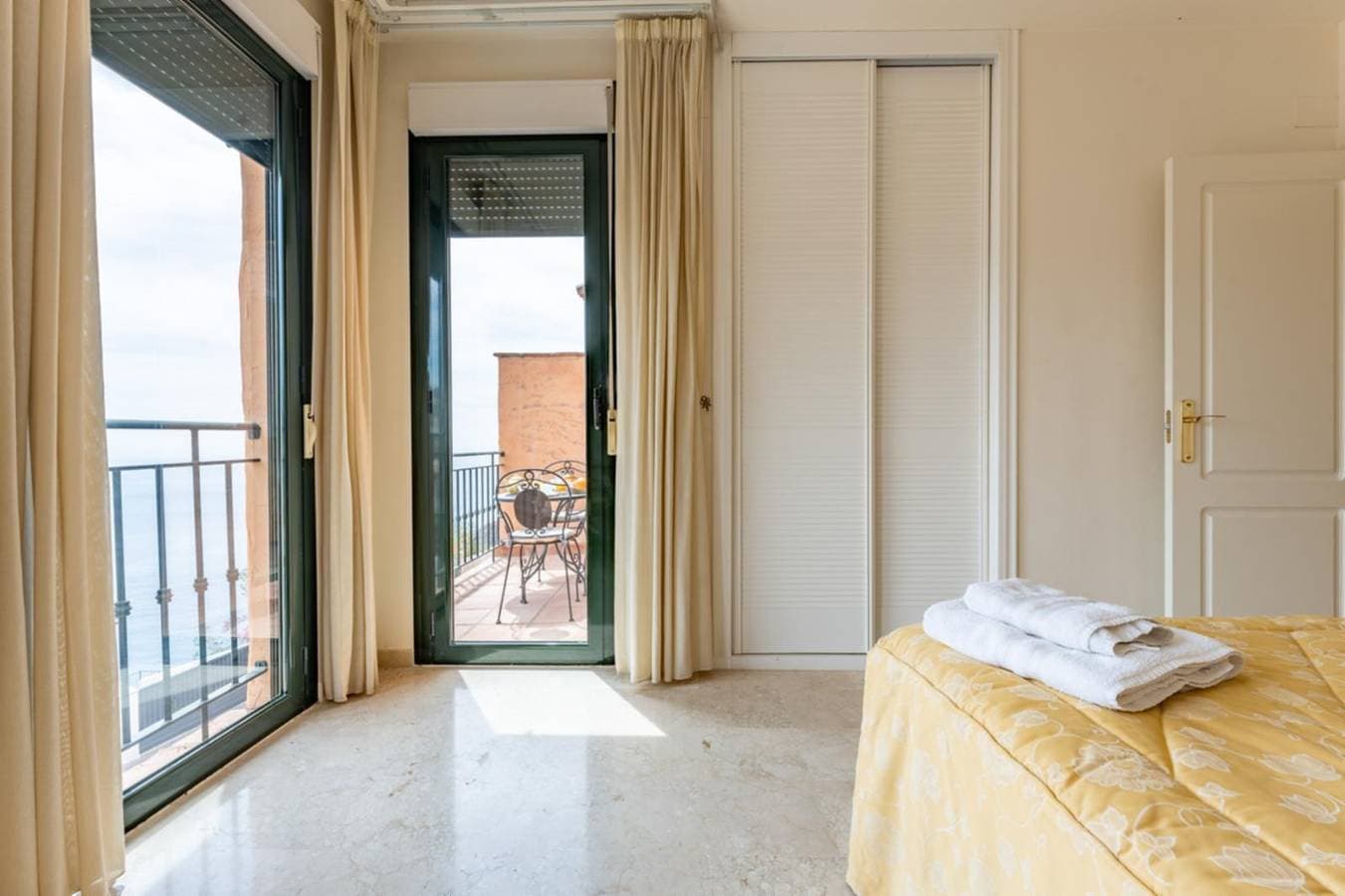 Foto 13 von 34: Ferienwohnung für 4 Personen mit Balkon/Terrasse