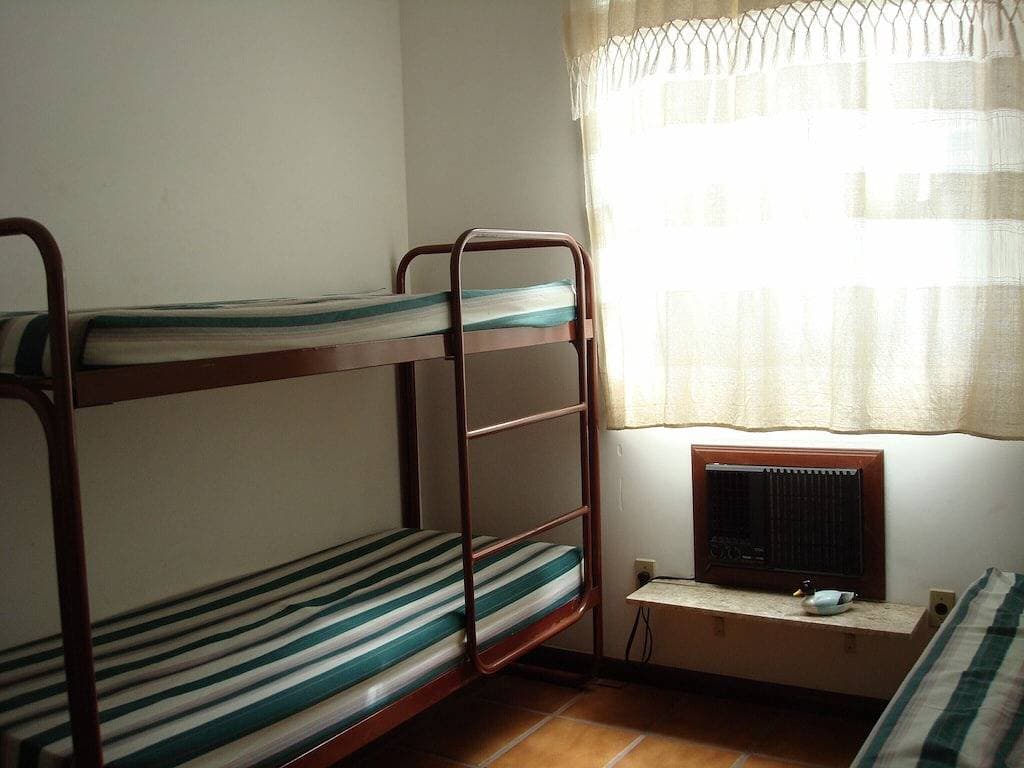 Foto 4 von 29: Sonne am Morgen, Balkon mit Hängematte, WLAN, AC + Ventilator in jedem Zimmer