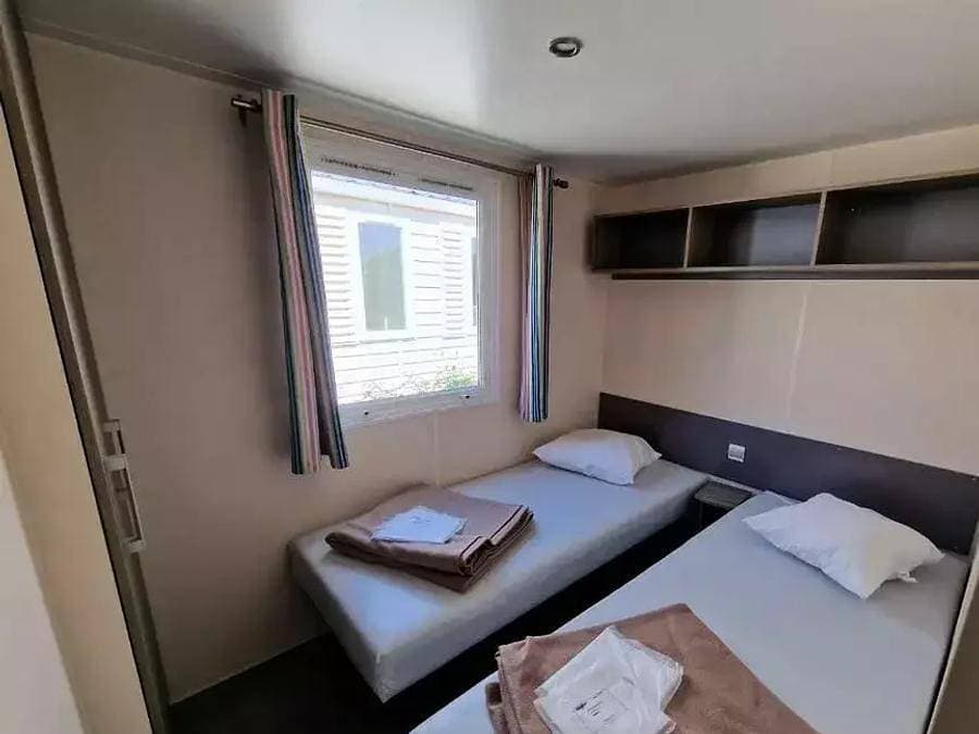 Foto 11 von 23: Camping La Provençale - Mobilheim 4 personen - Mobilheim Olivier 3 Zimmer 4 Personen Klimatisiert + TV