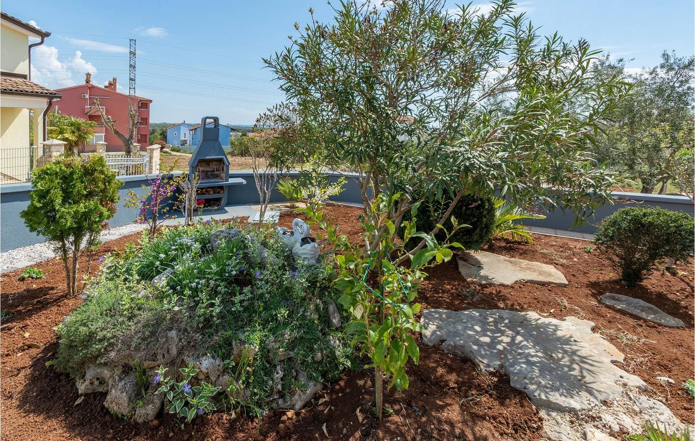 Foto 7 von 17: Gemütliche Ferienwohnung: WLAN, Klimaanlage und Terrasse in der Nähe des FKK-Strandes von Barbariga