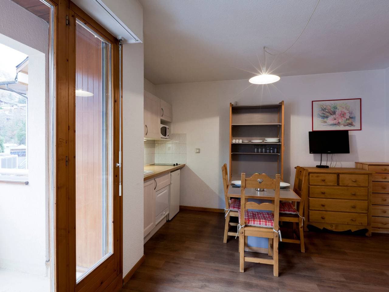 Foto 7 von 23: Gemütliches Studio mit Balkon und WiFi in Brides