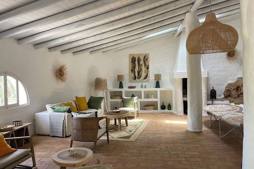 Foto 7 von 30: Maison Atypique 320m² - Terrain 3150m² Arboré - Algarve 6 Chambres-12 Couchages