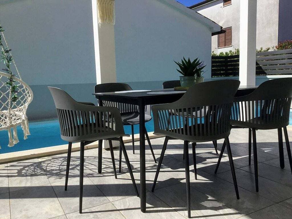 Foto 4 von 42: Ferienhaus in Peroj mit Schwimmbecken
