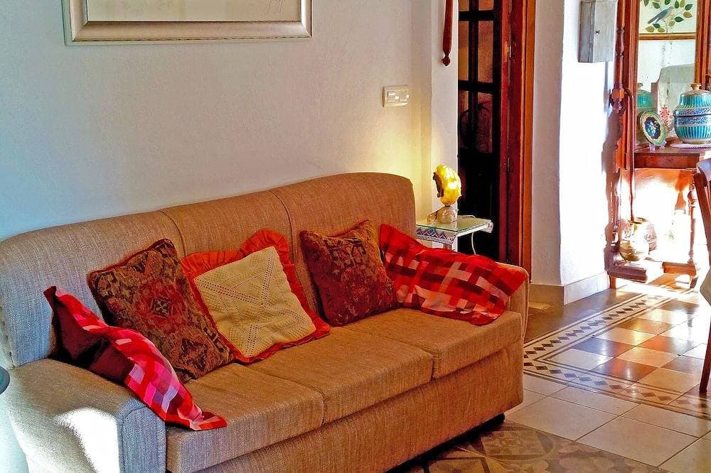 Foto 10 von 30: Classic Andalusian Villa, Surrounded By Orange Trees, Fountains. Private Pool.