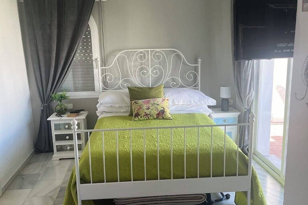Foto 5 von 25: Lovely 3 bed 3 bath end villa with pool and beautiful port in Duquesa