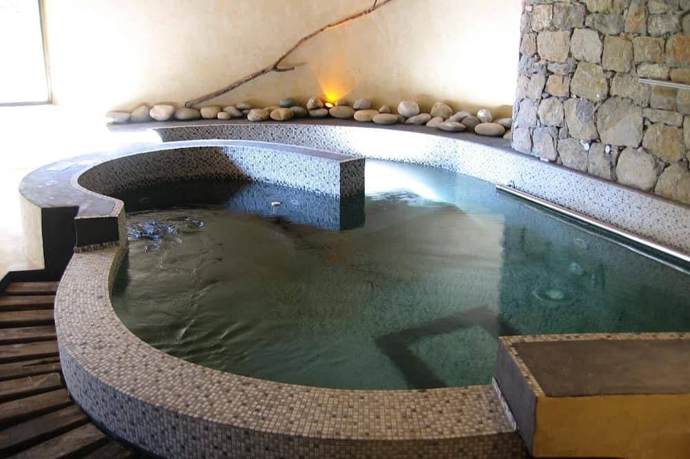 Foto 10 von 23: Pretty Vineyard Cottage On Property 12 Mins From Bandol And Beaches Clim Swimming Pool