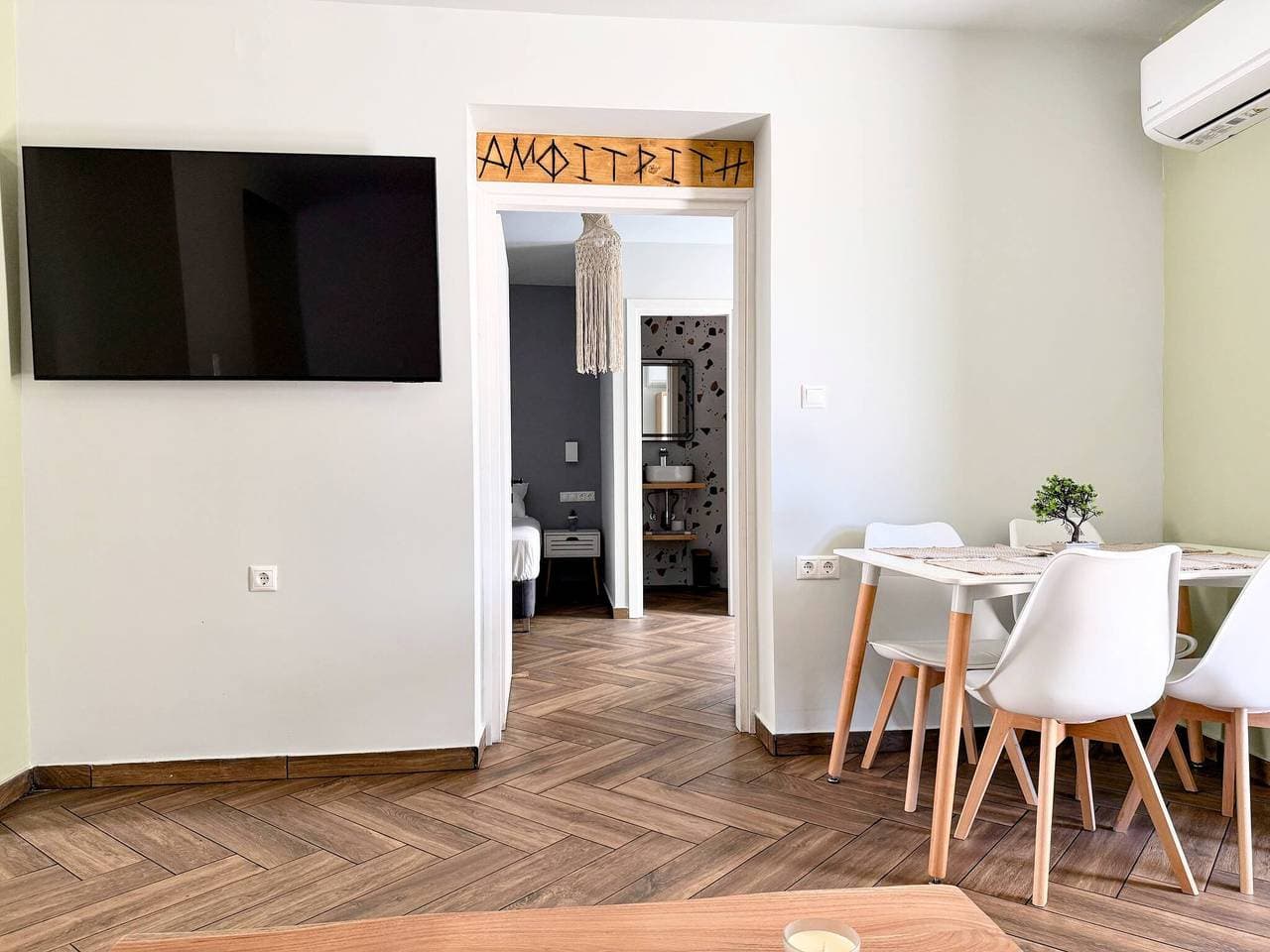 Foto 7 von 25: Amfitriti, 30 Meter zum Strand, 6 Minuten zur Altstadt, 2 Schlafzimmer, 4 Schlafzimmer