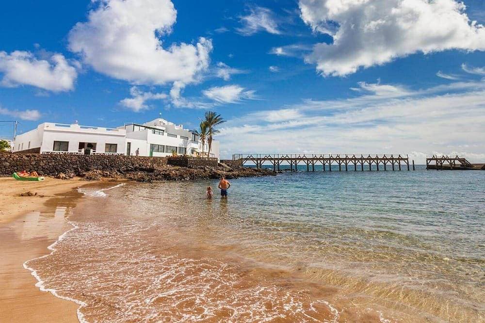 Foto 12 von 14: \"Casita de Arrieta\" Close to everything and steps from the sea!
