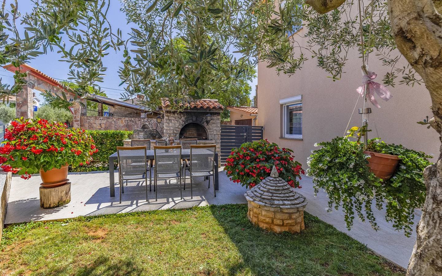 Foto 6 von 57: Villa für 13 Personen mit Pool
