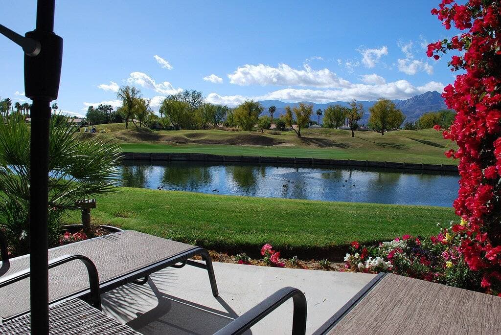 Foto 12 von 49: Luxus am See Pga West Townhome mit unglaublichem Blick / Private Courtyard Spa