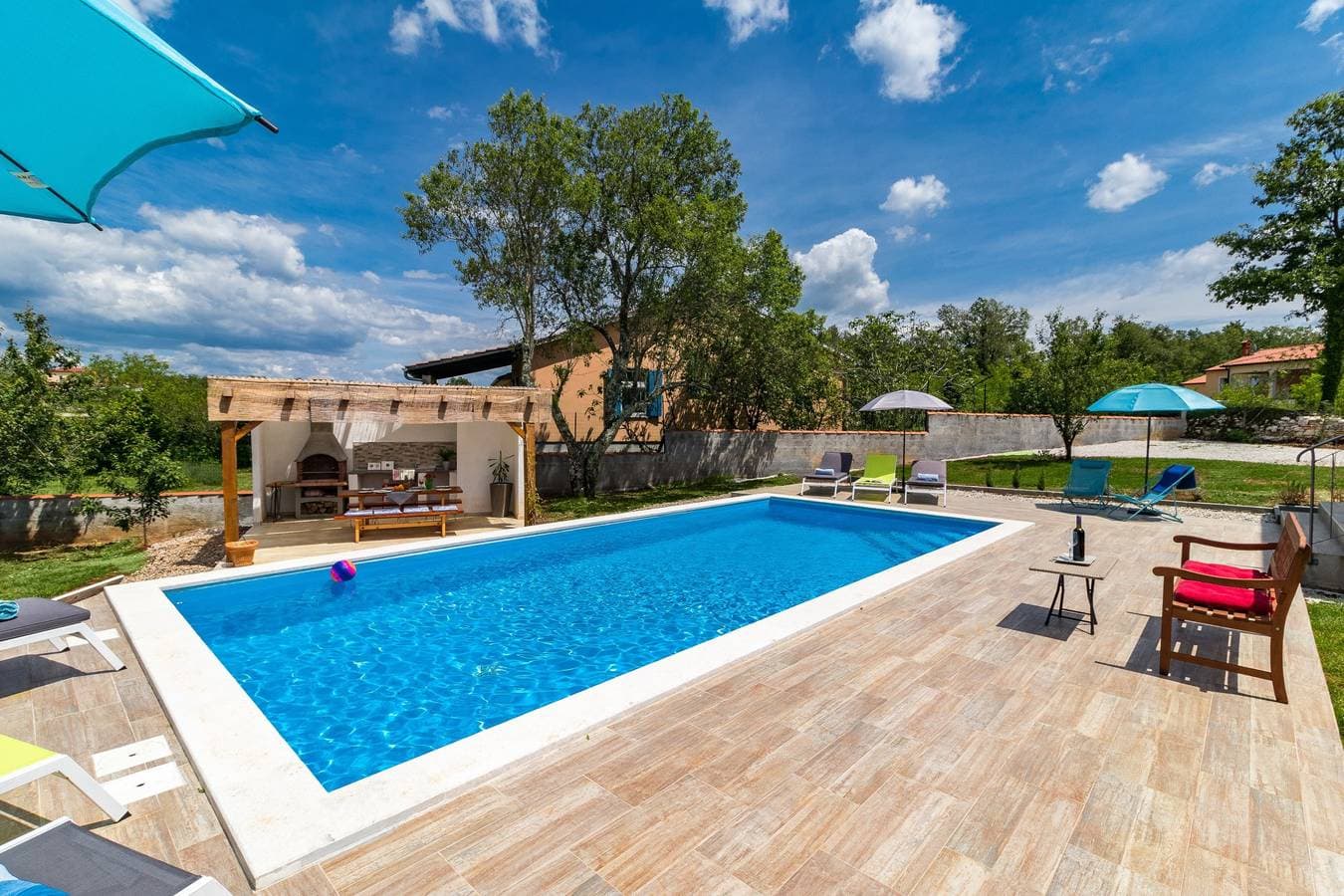 Foto 3 von 47: Villa May mit beheiztem Pool