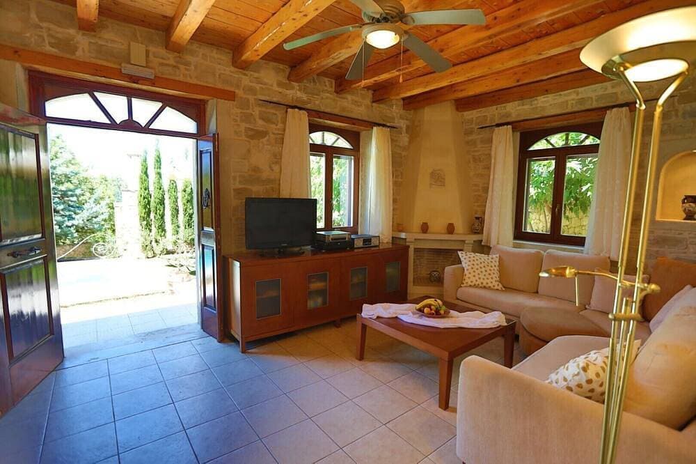 Foto 7 von 30: Villa Sifina, Natursteinvilla, Meerblick, 10 Minuten Fahrzeit zum Strand, Pool