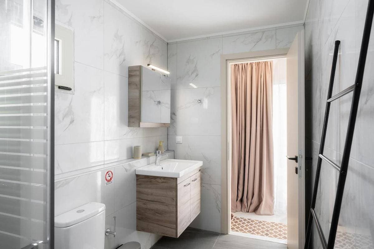 Foto 4 von 56: Two-Bedroom Apartment