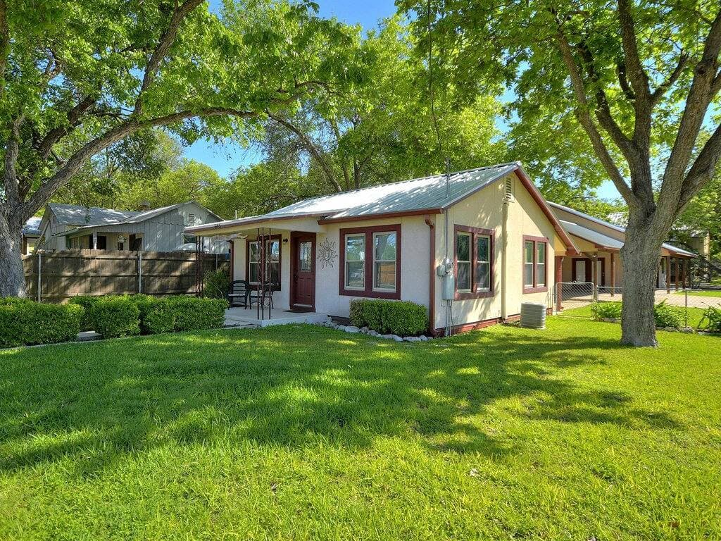 Experience the ultimate vacation just across from the Schlitterbahn Waterpark 1