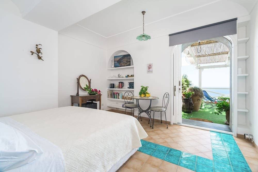 Foto 2 von 6: Elia's room: Double room with bathroom and shared terrace with sea view