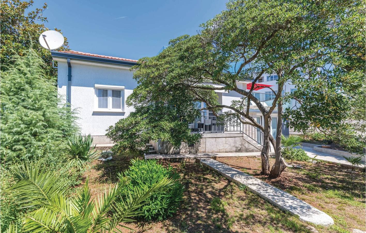 Foto 5 von 38: Gemütliche 1-Zimmer-Wohnung mit Meerblick, WLAN und Terrasse in der Nähe des Strandes Havajka