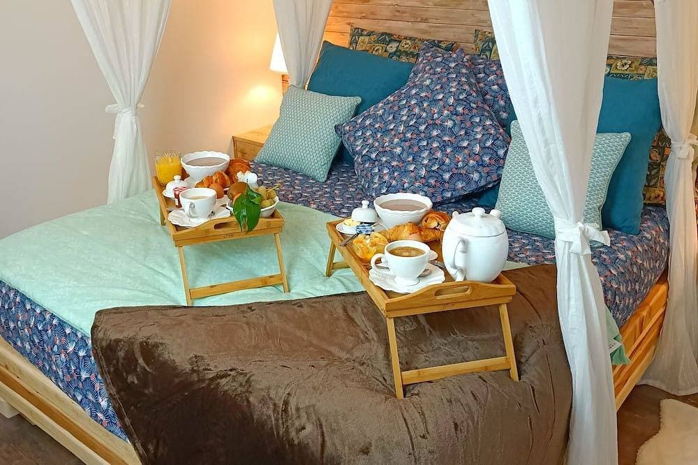 Foto 9 von 27: Cosy apartment with whirlpool bath in bedroom and catamaran net