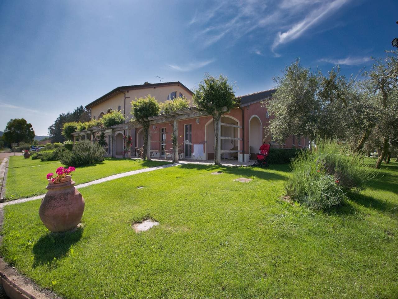 Foto 12 von 77: Ferienhaus in Braccagni mit Jacuzzi & Golf