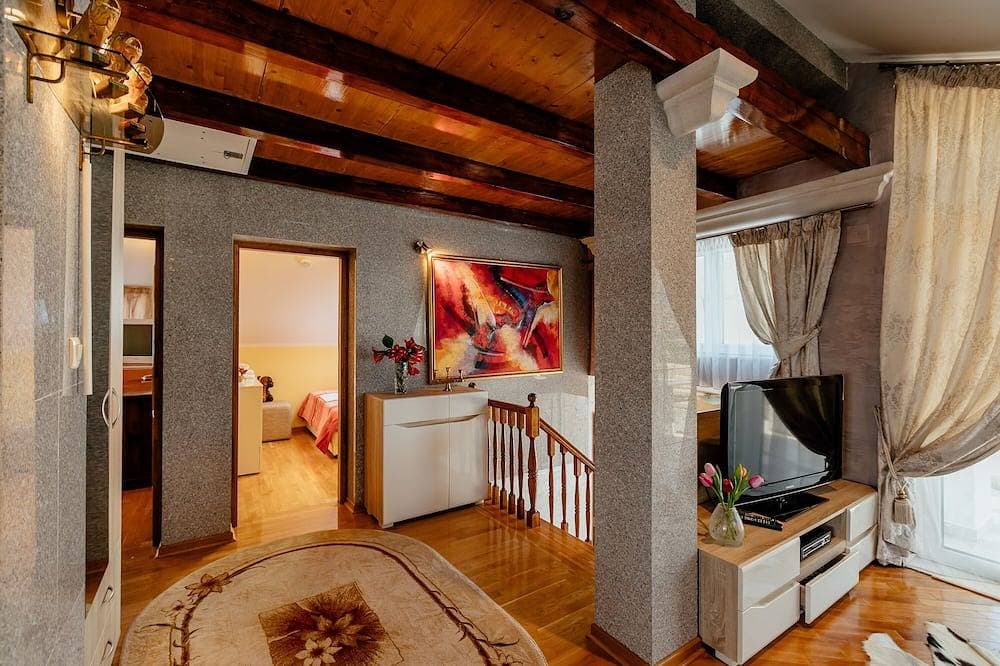 Foto 2 von 30: Beautiful big appartnent for 4 persons in a green environment, bathed in the sun